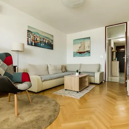 Panorama Apartment *
